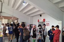Beberapa cosplayer memenuhi venue event, terlihat ada beberapa karakter dari anime Kimetsu no Yaiba pada acara Cosplay Mega Expo 2025 di stadion utama GBK.  