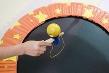 Kendama, permainan tradisional Jepang.