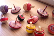 Koma, permainan gasing tradisional Jepang.