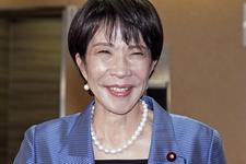 Sanae Takaichi, presiden Partai Demokrat Liberal (LDP) yang berkuasa di Jepang, berjalan memasuki markas partainya di Tokyo pada 21 Oktober 2025.