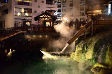 Kusatsu Onsen adalah resor pemandian air panas yang terletak di Prefektur Gunma, Jepang, di sebelah barat laut Tokyo. Tempat ini merupakan destinasi wisata yang populer. 