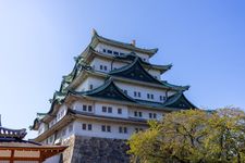 Kastil Nagoya di Jepang. Sebuah hotel mewah dengan tarif mencapai Rp 400 juta-an dibangun di dekat Kastil Nagoya.