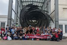 Peserta Jepang dan Indonesia sedang foto bersama di Museum Nasional, Jakarta. 
