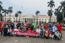 Beberapa peserta dari Jepang dan Indonesia yang sedang berfoto bersama di depan Museum Wayang, Jakarta.