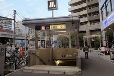 Foto Exit 3 di Stasiun Nakazakicho, Kereta Bawah Tanah Kota Osaka.
