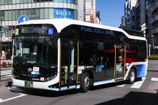 Bus Toei Toyota SORA (milik Kantor Shinagawa Cabang Konan, ZBC-MUM1NAE, Y-H176) beroperasi di sekitar Stasiun Shinjuku sebagai sistem Shina 97 (dari Exit Takanawa Stasiun Shinagawa hingga Exit Barat Stasiun Shinjuku).