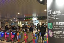 Pintu keluar Hachiko untuk kereta bawah tanah.