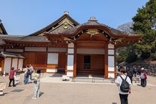 Kastil Nagoya (kastil Jepang yang terletak di Nagoya, Jepang tengah).