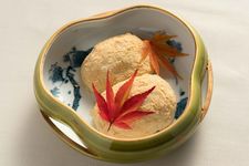  Imo mochi, makanan khas Jepang terbuat dari ubi jalar dan tepung beras ketan.