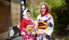 Berfoto dengan Kimono di Kyoto? Kini Ada Sewa Hijab dengan Motif Tradisional Jepang