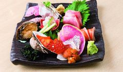 Cari Makanan Enak dan Murah di Osaka? Kunjungi Gedung Retro Tempat Restoran Seafood dan Yakiniku Terkenal