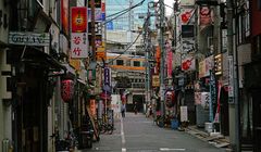 2 Tempat Makan Kari Unik di Kanda Jepang, Ada yang Letaknya di Bawah Jembatan