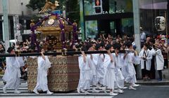 Festival Musim Panas Sanno Matsuri di Tokyo, Parade Tandu Mikoshi 9 Jam