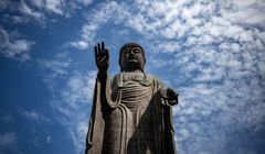Patung Buddha Perunggu Tertinggi Dunia di Jepang Dibersihkan, Ritual Setahun Sekali