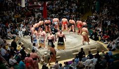 Bukan di Jepang, Turnamen Sumo Bakal Diadakan di Paris pada Juni 2026