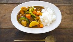 Makanan Unik Jepang, Kari Musim Panas Pakai Seafood