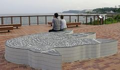Wisata Baru di Jepang, Monumen Jejak Godzilla Jadi Spot Santai di Tepi Pantai