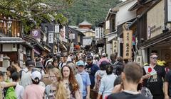 Jumlah Turis Asing ke Jepang Tembus 31 Juta, tapi Hadapi Masalah Overtourism