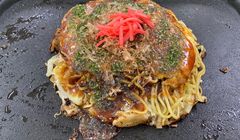 Resep Okonomiyaki ala Hiroshima: Perpaduan Kubis, Mie, dan Saus Gurih Khas Jepang