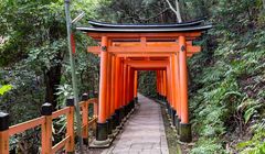 Kuil di Kyoto Ini Punya Ribuan Gerbang Torii Berukir Nama Penyumbang, Inilah Fushimi Inari Taisha