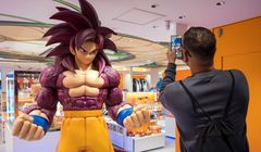 Toko Dragon Ball Pertama di Dunia Buka di Tokyo, Son Goku Raksasa Sambut Penggemar
