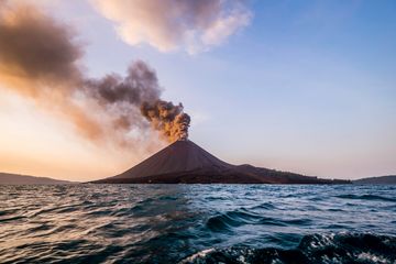 Mengenal Gunung Krakatau, Letusannya Pernah Memicu Tsunami Dan Membuat ...