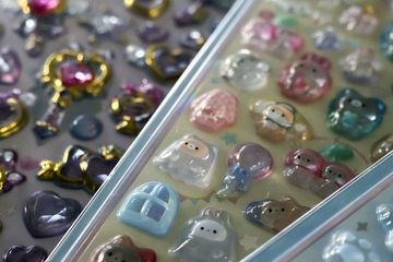 Mengoleksi bonbon drop stickers atau stiker gelembung tiga d