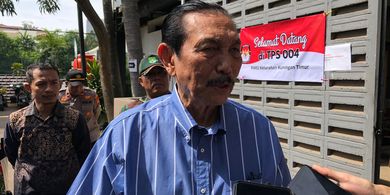 Luhut Temui Boeing untuk Tekan Tarif Tiket Pesawat