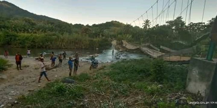 Jembatan Gantung Putus 1 000 Warga Di Sikka Ntt Terisolir