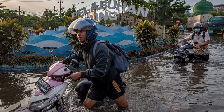 Semarang Banjir Rob, Begini Cara Mengatasi Motor Terendam Air