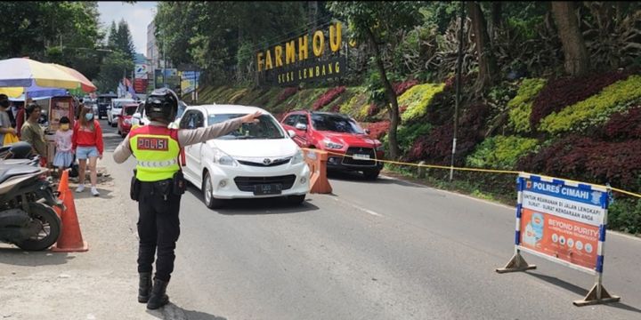 Libur Panjang Idul Adha Kawasan Wisata Lembang Mulai Padat Kendaraan 0952