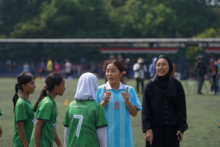 Coaching Clinic Bersama Mana Iwabuchi, 100 Pesepakbola Putri Muda Antusias Belajar dari Legenda Jepang