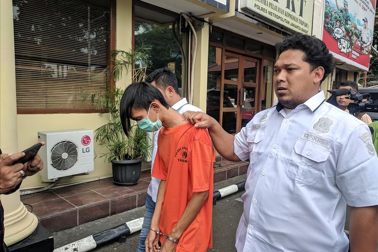 MS (23) Tersangka yang Aniaya Anak Sendiri Hingga Tewas di Sukabumi Utara, Kebon Jeruk, Jakarta Barat