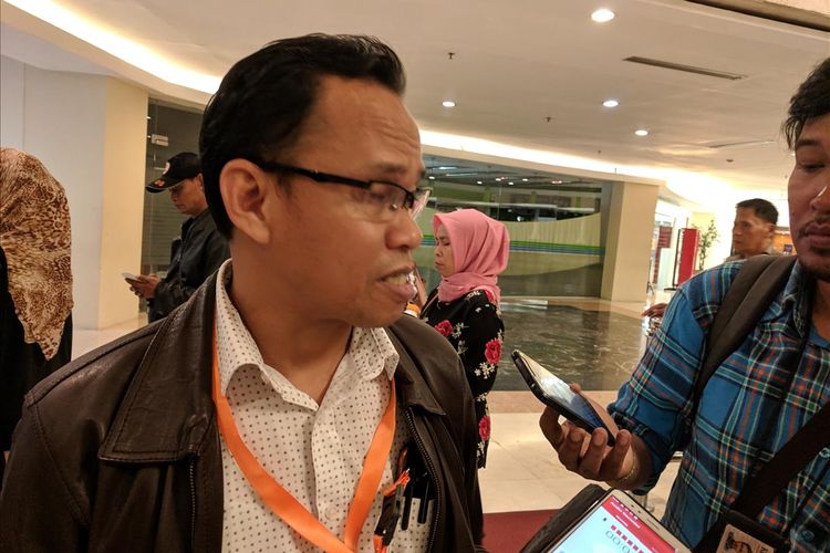 ketua Bawaslu DKI Jakarta, Jufri memberi keterangan di Hotel Bidakara, Pancoran, Jakarta Selatan