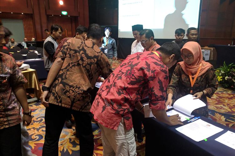 penandatanganan hasil pemilu pilpres di tingkat provinsi DKI Jakarta di Hotel Bidakara, Pancoran, Jakarta Selatan, Jumat (17/5/2019)