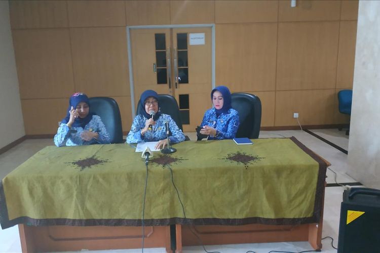 Kepala Dinas Kesehatan DKI Jakarta Widyastuti memimpin jumpa pers di kantornya, Senin (20/5/2019) terkait penyediaan dukungan kesehatan pada hari pengumuman hasil Pemilu 2019 22 Mei mendatang.

