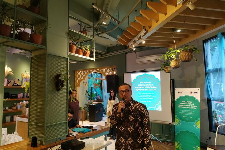 Ketua Masyarakat Indonesia Anti Pemalsuan (MIAP) Justisiari P Kusumah memberikan penjelasan terkait peredaran barang palsu/ilegal pada platform e-dagang atau online di Jakarta, Senin (20/5/2019).