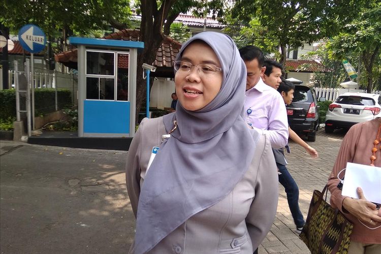 Direktur Departemen Pengelolaan Uang BI Erna Wijayanti saat menjelaskan alur penukaran uang di layanan kas keliling BI di Jakarta, Senin (27/5/2019)