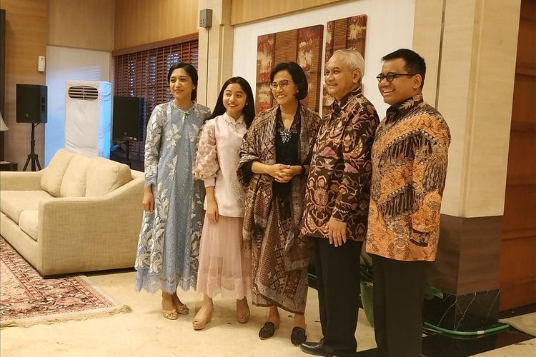 Menteri Keuangan (Menkeu) Sri Mulyani Indrawati menggelar open house pada hari pertama Idul Fitri 1440 Hijriah di rumah dinasnya, Jl Widya Chandra I No. 3, Jakarta Selatan, Rabu (5/6/2019). 