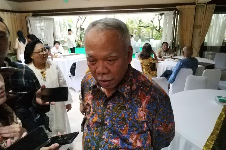 Menteri Pekerjaan Umum dan Perumahan Rakyat (PUPR) Basuki Hadimuljono memberikan keterangan di sela-sela menghadiri open house Menko Perekonomian Darmin Nasution di Jakarta, Rabu (5/6/2019).