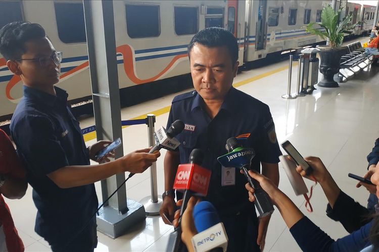 Dadan Rusdiansyah saat berbicara kepada awak media di Stasiun Pasar Senen, Jakarta Pusat, Sabtu (8/6/2019).