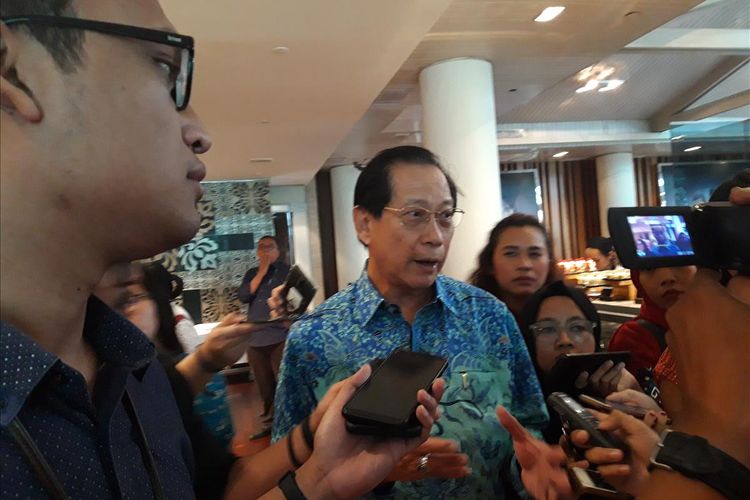 Presiden Direktur PT Bank Central Asia (Tbk) ketika memberikan keterangan kepada awak media di Jakarta, Selasa (12/5/2019).