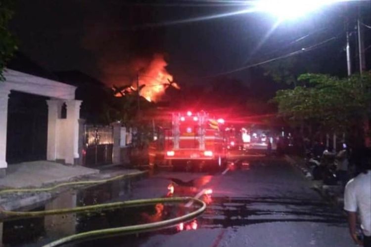 Rumah warga di Pulogadung, Jakarta Timur terbakar pada Senin (24/6/2019) dini hari.