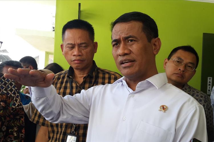 Menteri Pertanian Andi Amran Sulaiman saat mengunjungi Loka Penelitian Sapi Potong di Kabupaten Pasuruan, Jawa Timur, Jumat (28/6/2019)