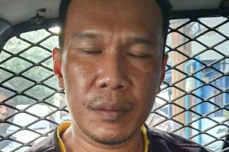 Pelaku jambret yang ditangkap petugas polisi lalu lintas di Jalan Masjid Raya, Kelurahan Kampung Dalam, Kecamatan Senapelan, Pekanbaru, Riau, Kamis (27/6/2019).