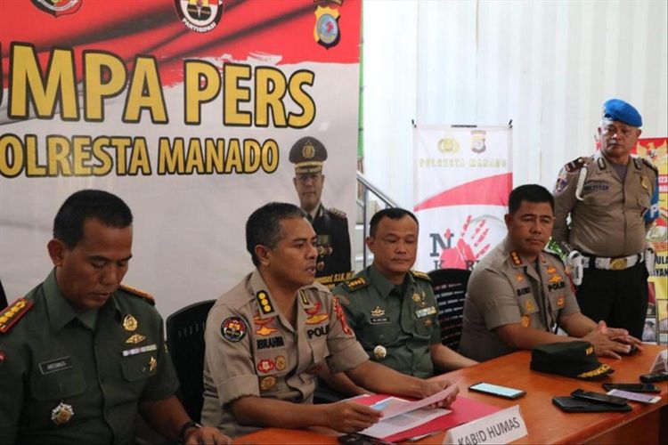 Polda Sulut, Kodam XIII Merdeka dan Polresta Manado, saat jumpa pers di lobi Mapolresta Manado, Minggu (30/6/2019). Dok. Kabid Humas Polda Sulut