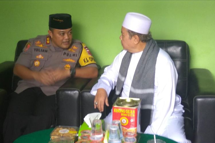 Kapolres Banjar, AKBP Yulian Perdana saat silaturahmi dengan Ketua MUI Kota Banjar, Muhktar Gozali, Jumat (28/6/2019).