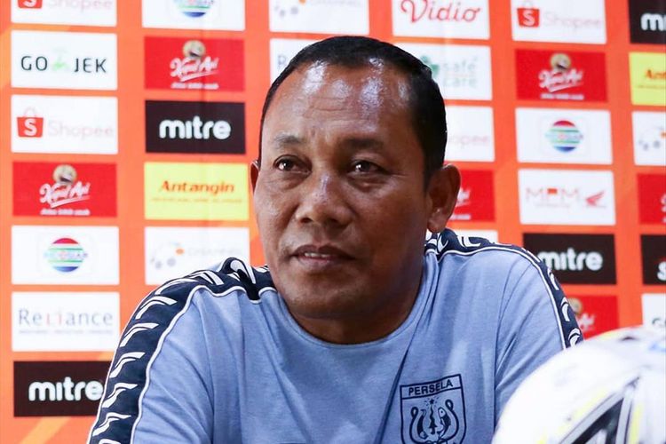 Asisten pelatih yang didapuk menjadi pelatih caretaker Persela Lamongan, Ragil Sudirman.