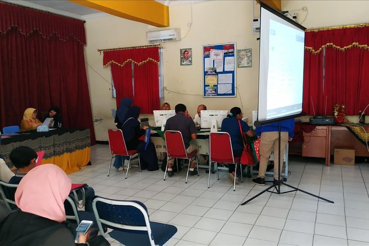 Keadaan di SMPN 1 Kota Bekasi pada hari pertama pendaftaran siswa baru, Senin (1/7/2019).