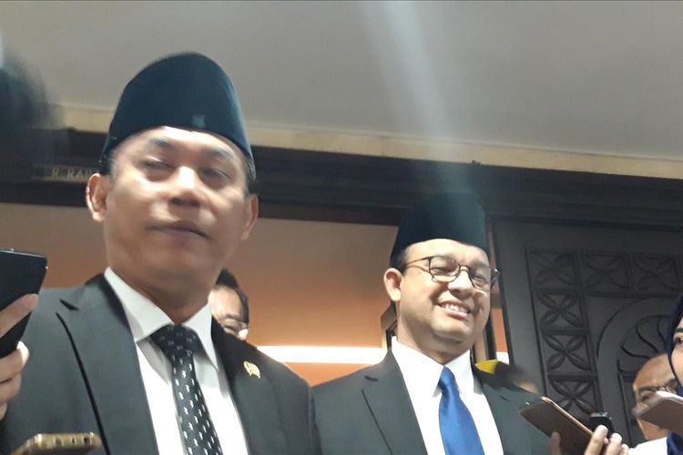Ketua DPRD DKI Jakarta Prasetyo Edi Marsudi dan Gubernur DKI Jakarta Anies Baswedan di Gedung DPRD, Senin (1/7/2019)